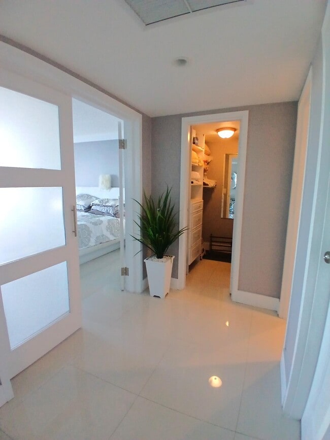 Building Photo - 1830 Embassy Dr