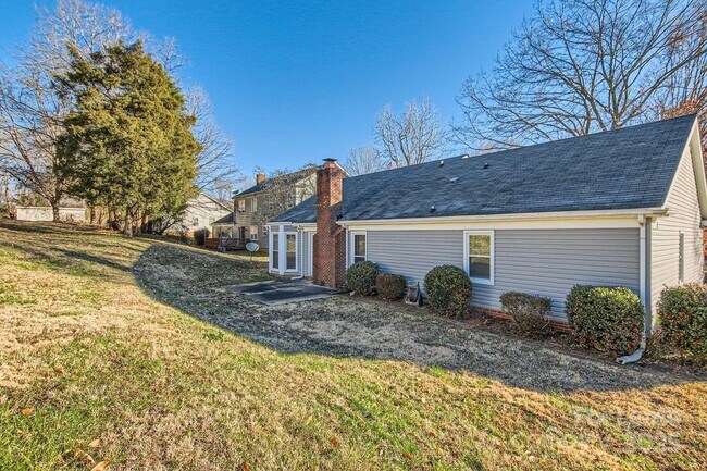 Building Photo - 7201 Canyon Dr