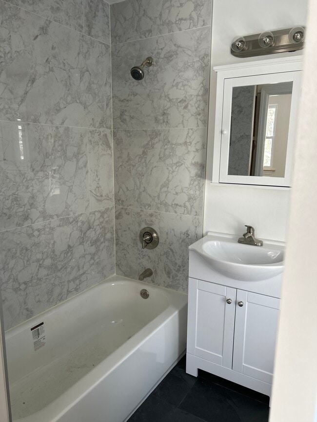 Building Photo - 32 Revere Ct