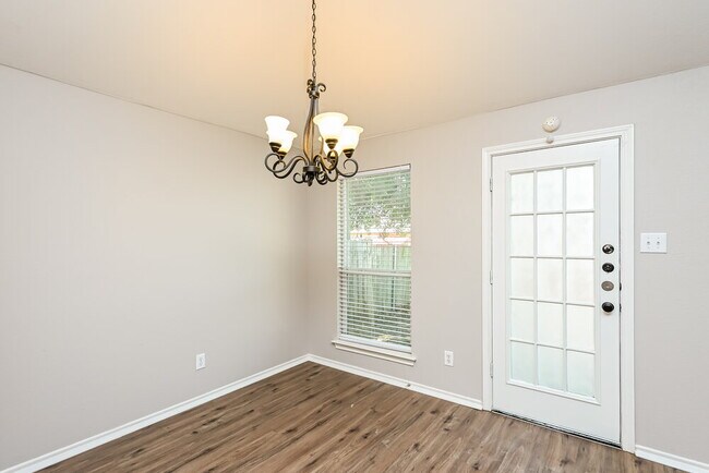 Building Photo - 1104 Monticello Dr