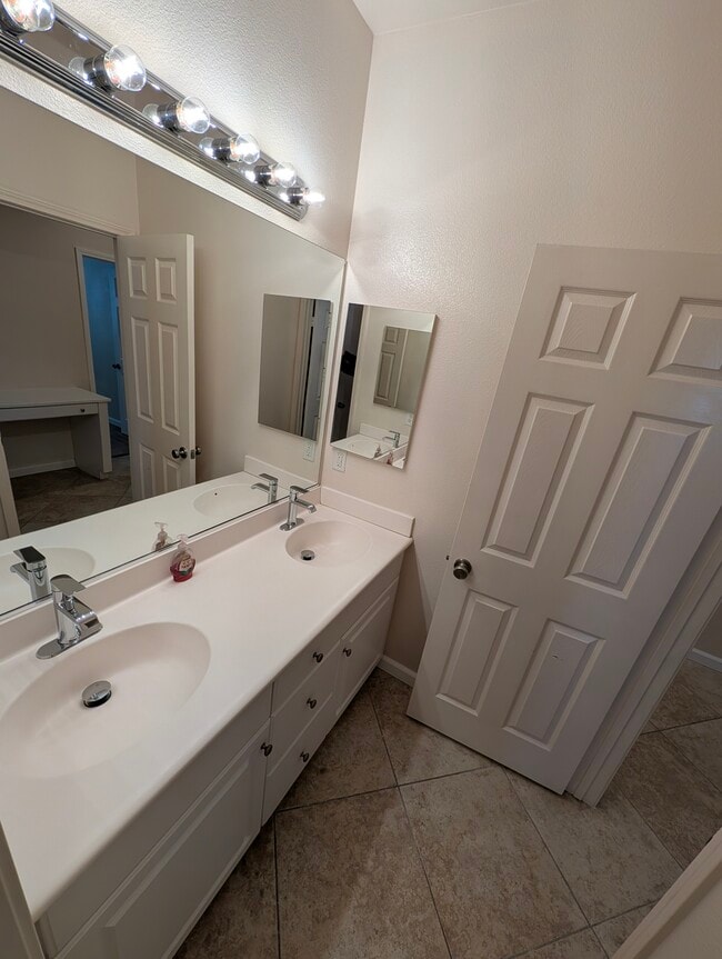 Building Photo - 1468 Burns Ln