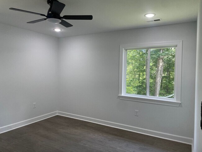 Building Photo - NEWLY REMODLED 3 BED, 2 BATH BRICK HOME LOCATED IN ASHEBORO! $1,750 RENT $1,750 DEPOSIT