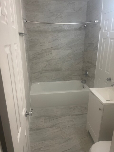 Upstairs Bathroom - 36 Bristol Ct