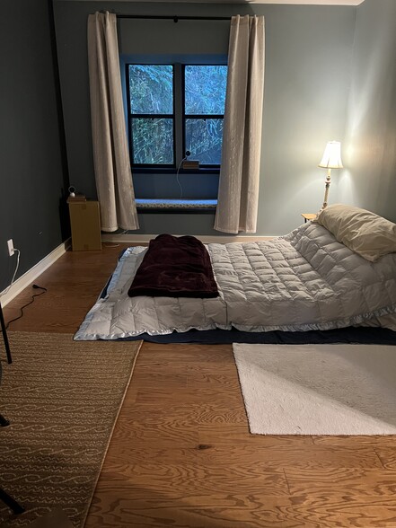 bedroom 2 - 130 E Longview St