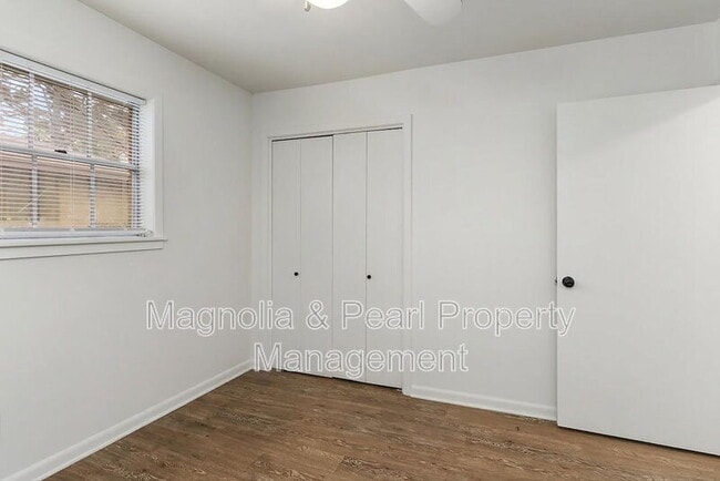 Building Photo - 1406 Russell Ave