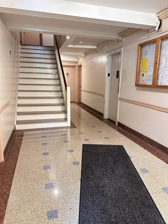 Building Photo - 411 Park Pl