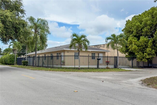 Building Photo - 600 NW 99th St