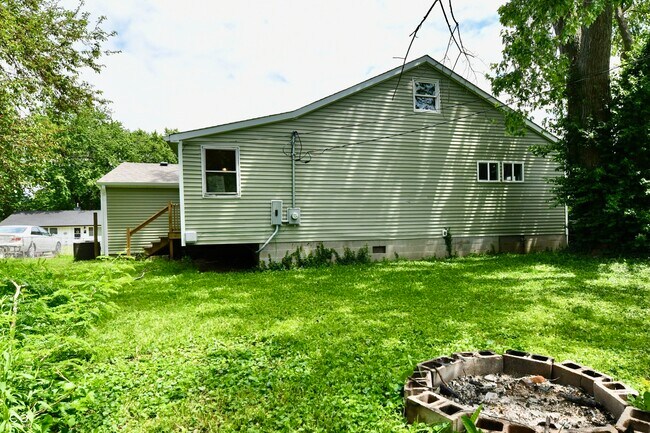Building Photo - 3550 Eisenhower Dr