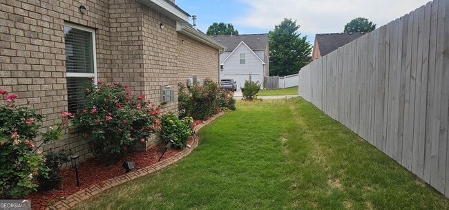 Building Photo - 684 Armitage Way