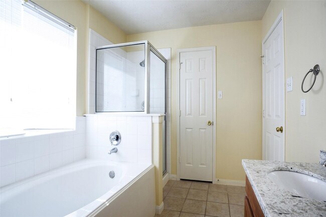 Building Photo - 8410 Taraglen Ct