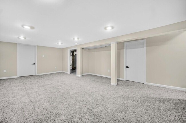 Building Photo - Furnished Home Totally Remodeled