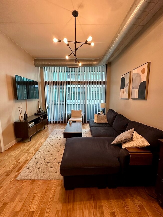 Building Photo - 660 W Wayman St