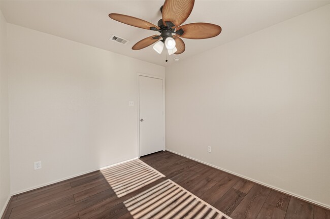 Building Photo - 1123 Desert Springs Ln