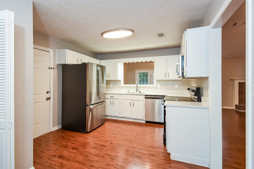 Building Photo - 4371 S Landing Dr