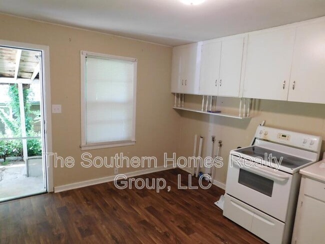 Building Photo - 1704 Shady Dr