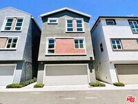 Building Photo - 2700 E Chaucer St