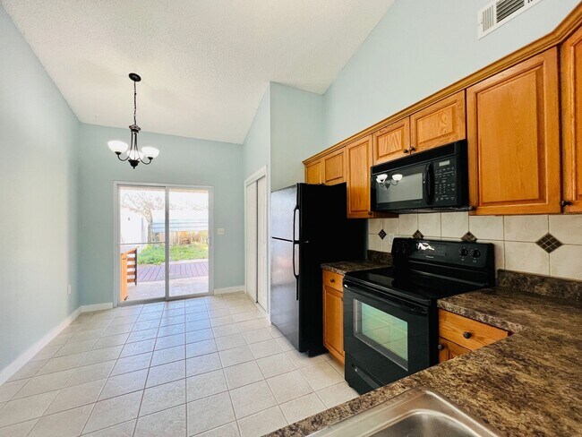 Building Photo - 1510-1512_CANDLEWYCK