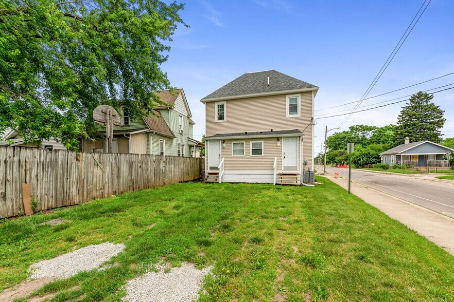 Building Photo - 837 Campbell Ave