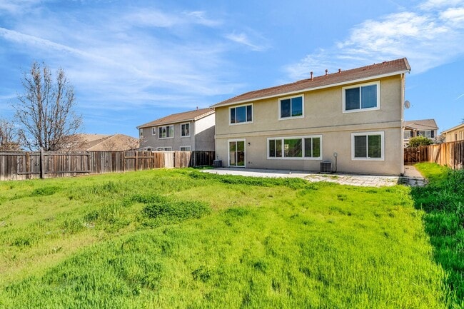 Building Photo - EXTRA LARGE HOME AND LOT... NESTLED IN THE ANTIOCH HILLS... 5 BEDS/3 BATHS/LARGE LIVING ROOM AND ...