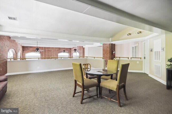 Building Photo - 5708 Chapman Mill Dr