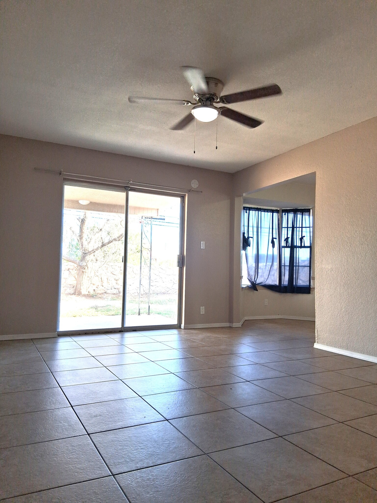 Building Photo - 6917 Alto Rey Ave Apt B