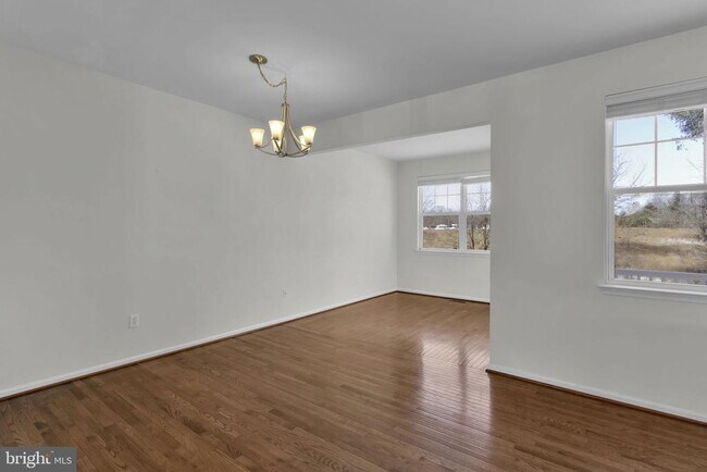 Building Photo - 592 Burr Oak Ct