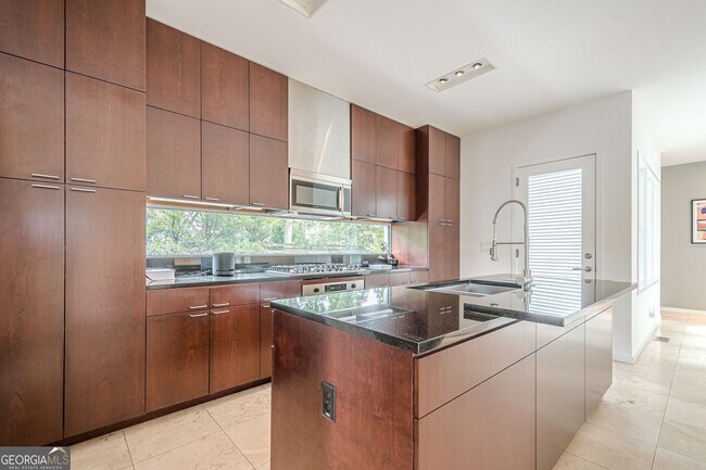 Building Photo - 2269 Briarwood Hills Dr NE