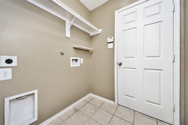 Building Photo - 2731 Gorki Park Dr