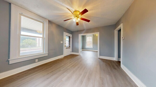 Building Photo - Ashland Schools! 4 bedroom, near town, fre...
