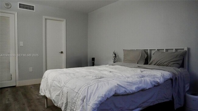 Building Photo - 1833 S Ocean Dr