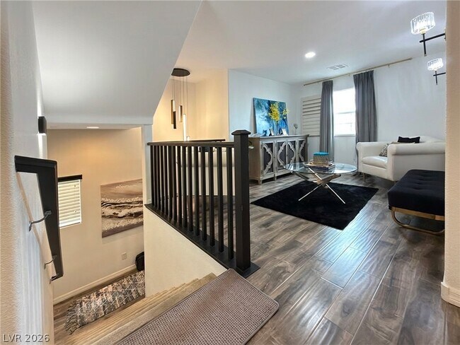 Building Photo - 372 Ambitious St