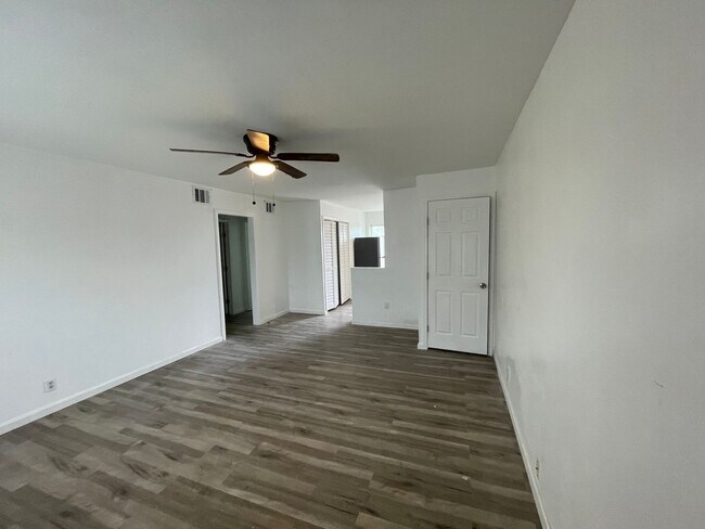 Building Photo - Delightful 2-Bedroom, 1-Bath Duplex for Rent – Updated and Move-In Ready!
