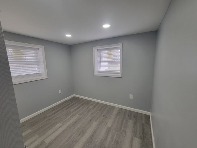 Building Photo - 2BR/1BA Fully Remodeled