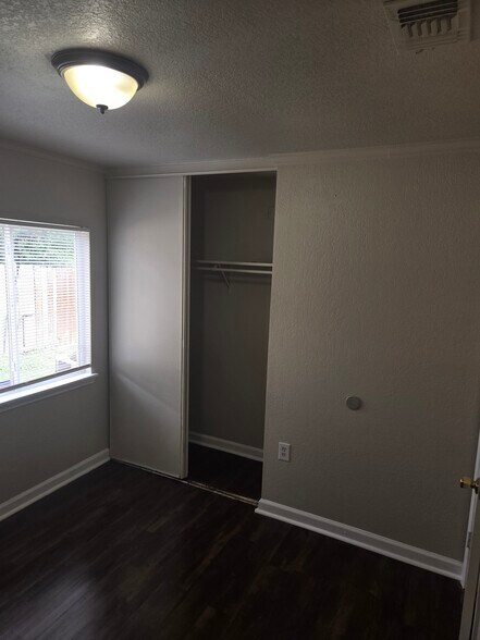 Building Photo - 9570 Bowen dr