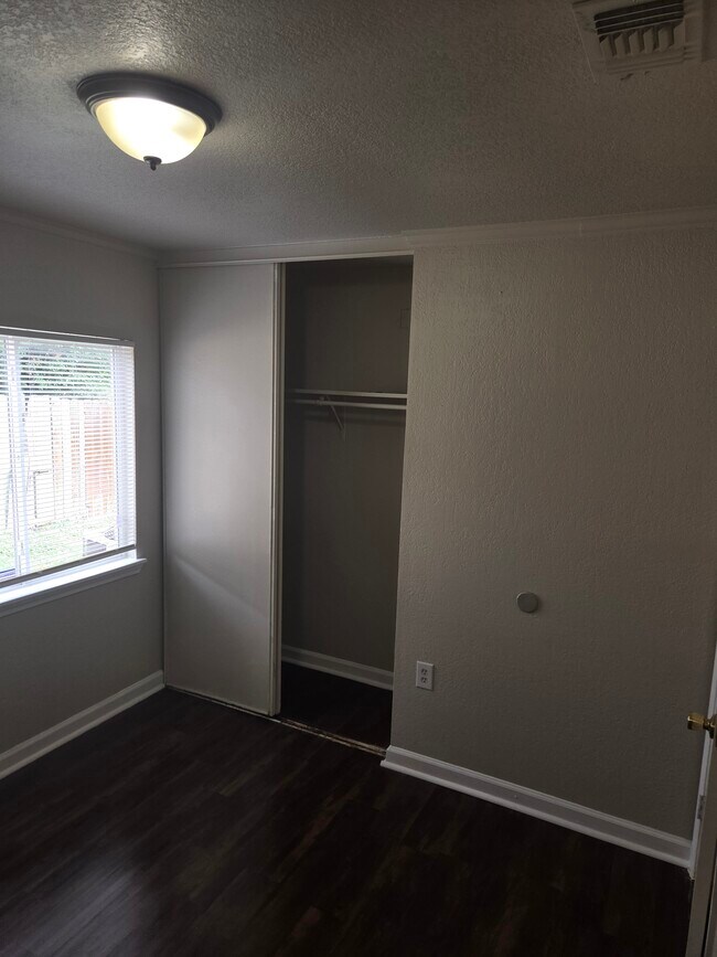 Building Photo - 9570 Bowen dr