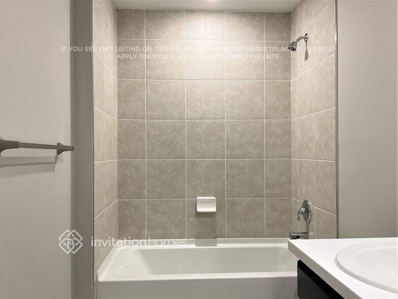 Building Photo - 982 Carver Rd SE