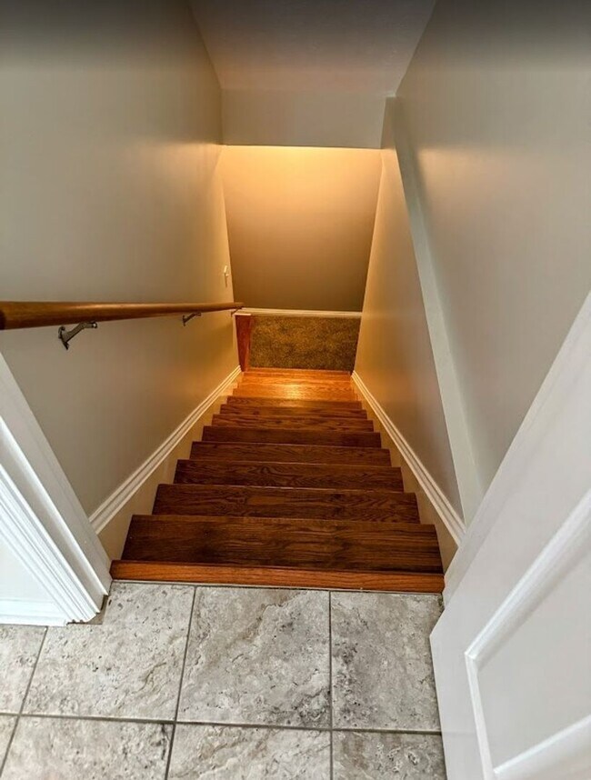 Building Photo - Beautiful spacious 4 bed 4 bath Family Home
