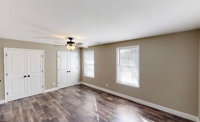 Building Photo - 750 E Fishers Creek Rd