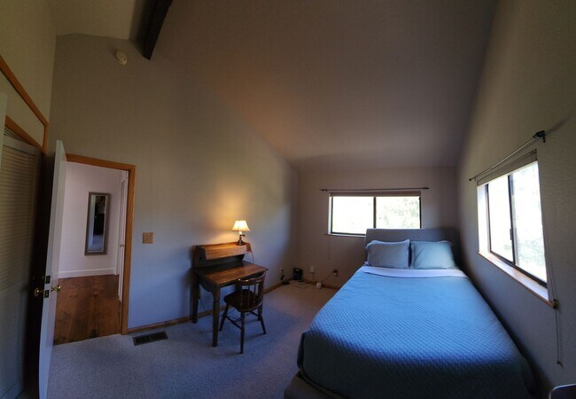 Building Photo - Furnished 3 bed 2.5 bath close to Poly.