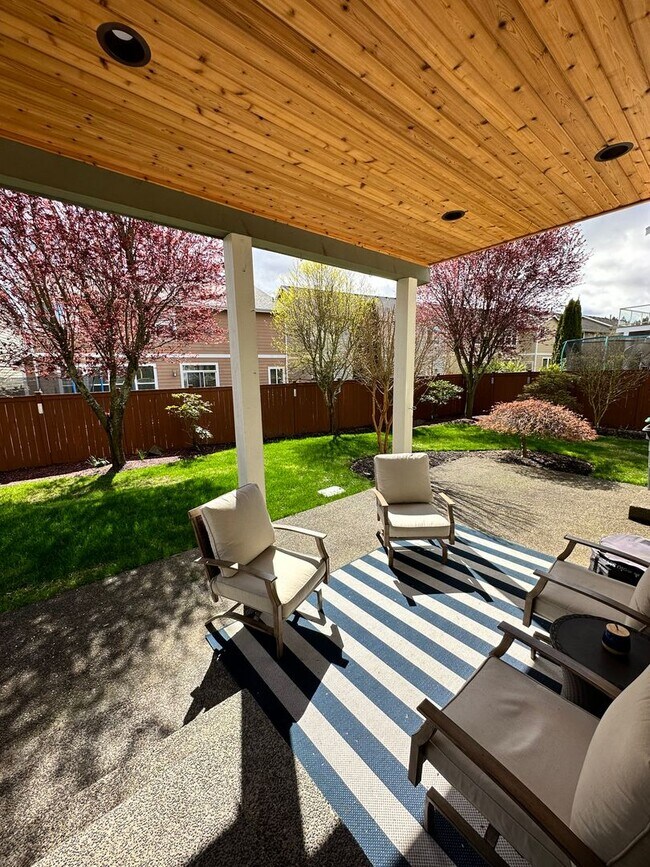 Building Photo - 7731 McKinley Loop NE