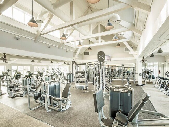 Building Photo - Luxurious 4-Bedroom Townhouse with 3.5 Bat...