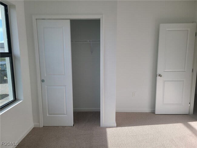 Building Photo - 1023 Caloosa Breeze Dr