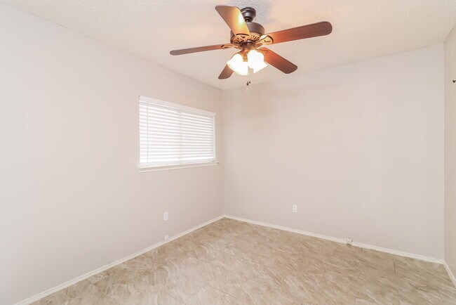 Building Photo - 2301 Fall Ct