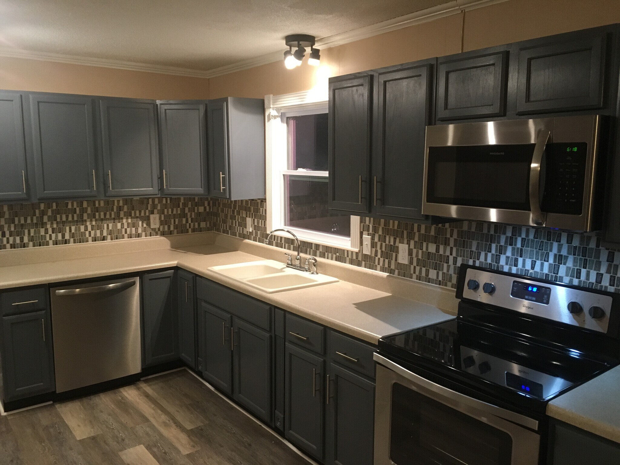 Brand-new kitchen with tile backsplash ready for you! - 510 Short St