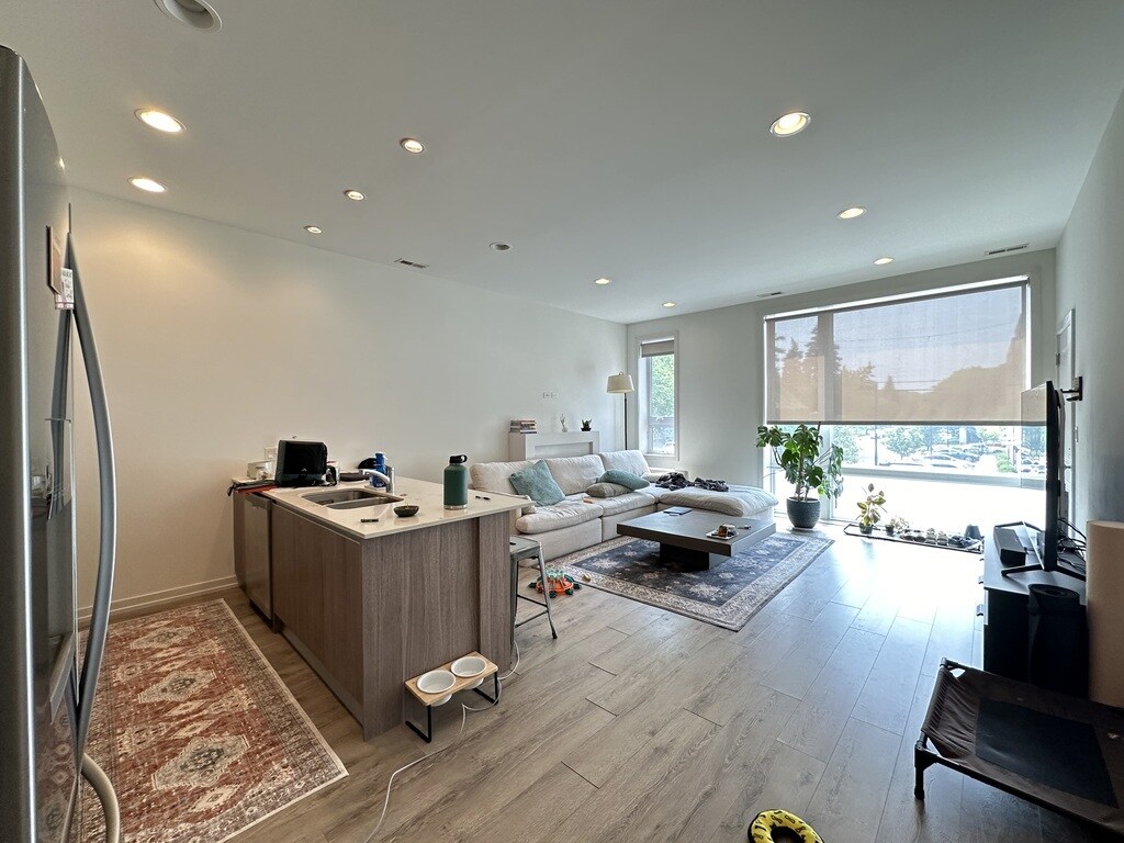 Building Photo - 4111 N Narragansett Ave