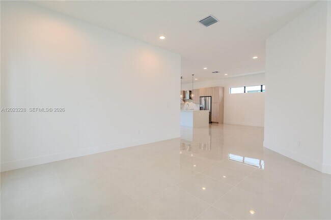 Building Photo - 1427 SW 23rd St
