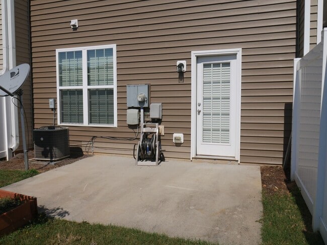 Building Photo - 2446 Hartfield Cir