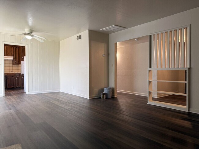 Building Photo - Available NOW! 4/2 With New Exterior Paint!! Move in Special, Half off first month's rent.