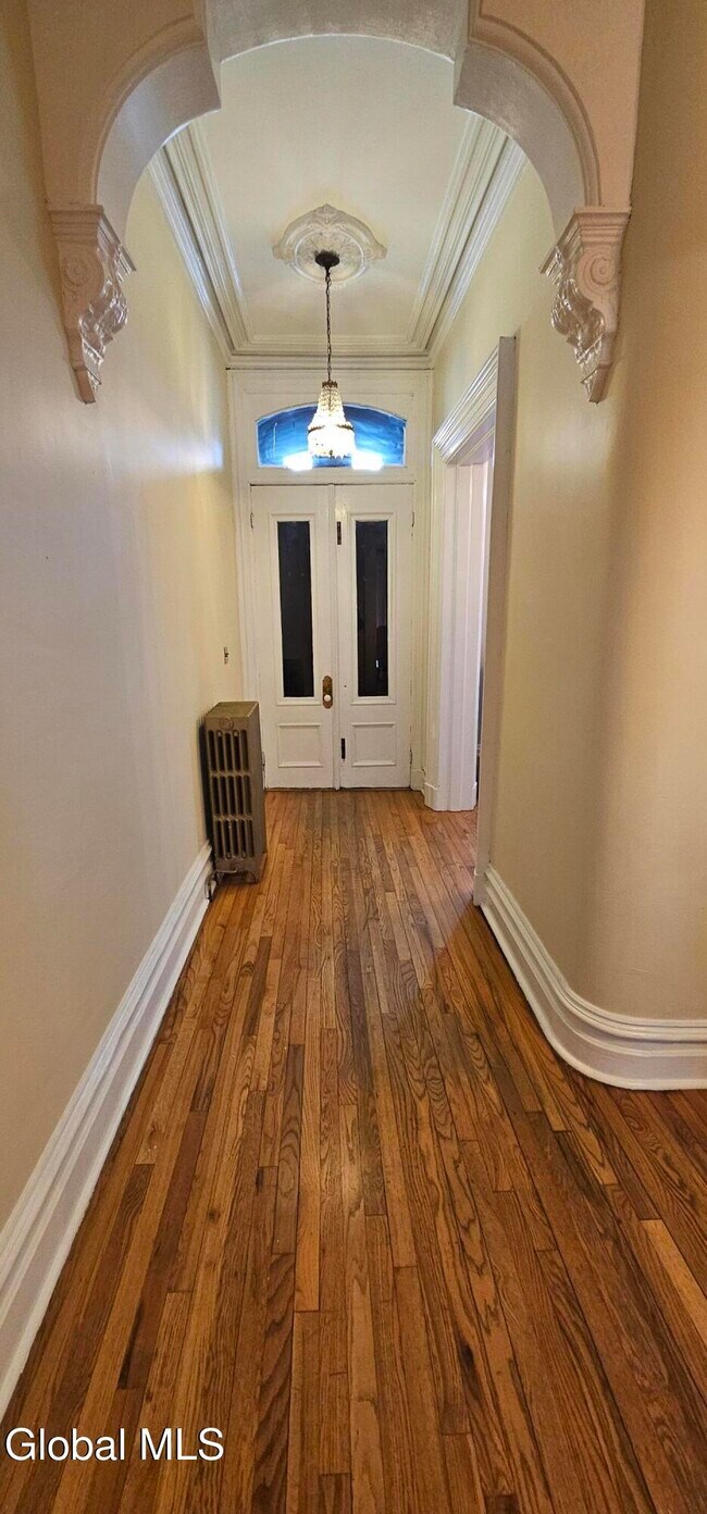 Building Photo - 44 Clinton Ave