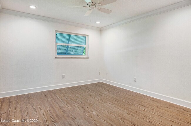 Building Photo - 409 Finch Dr